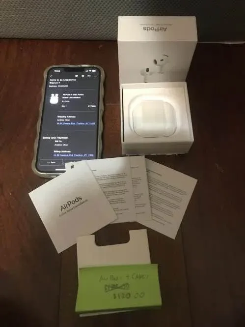 AirPods 4th Generation (Active Noise Cancellation) (2024) image indicator(2)