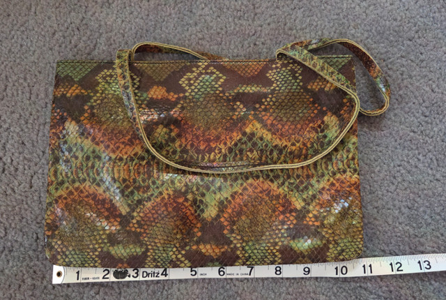 Authentic BCBG Women purse. Green. Python imitation. Real leathe - photo 2