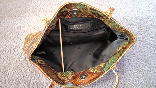Authentic BCBG Women purse. Green. Python imitation. Real leathe - photo 3