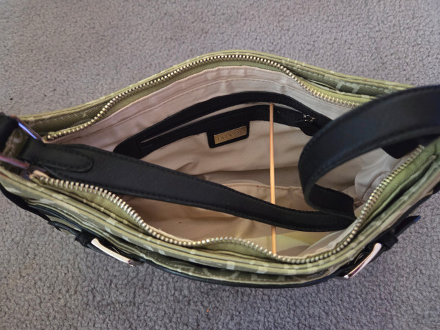 Authentic BCBG Girls Women Handbag/Purse. Green. Mint condition. - photo 2