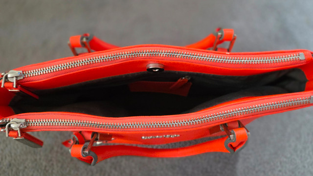 Authentic Calvin Klein Women Handbag. Orange. Slightly worn. - photo 2