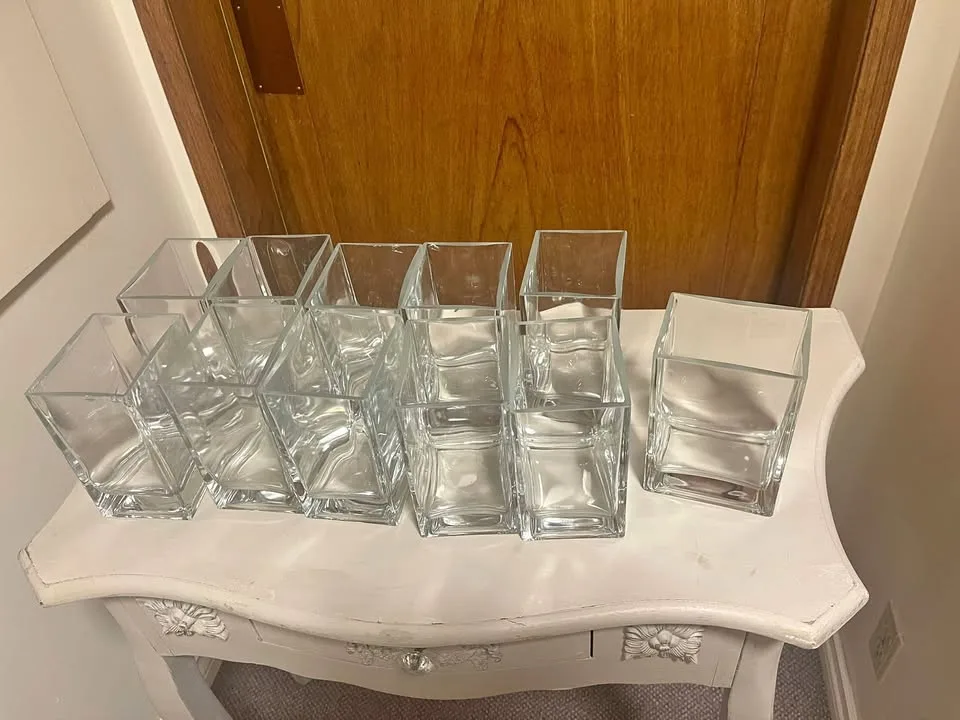 12 Glass Vases thumbnail