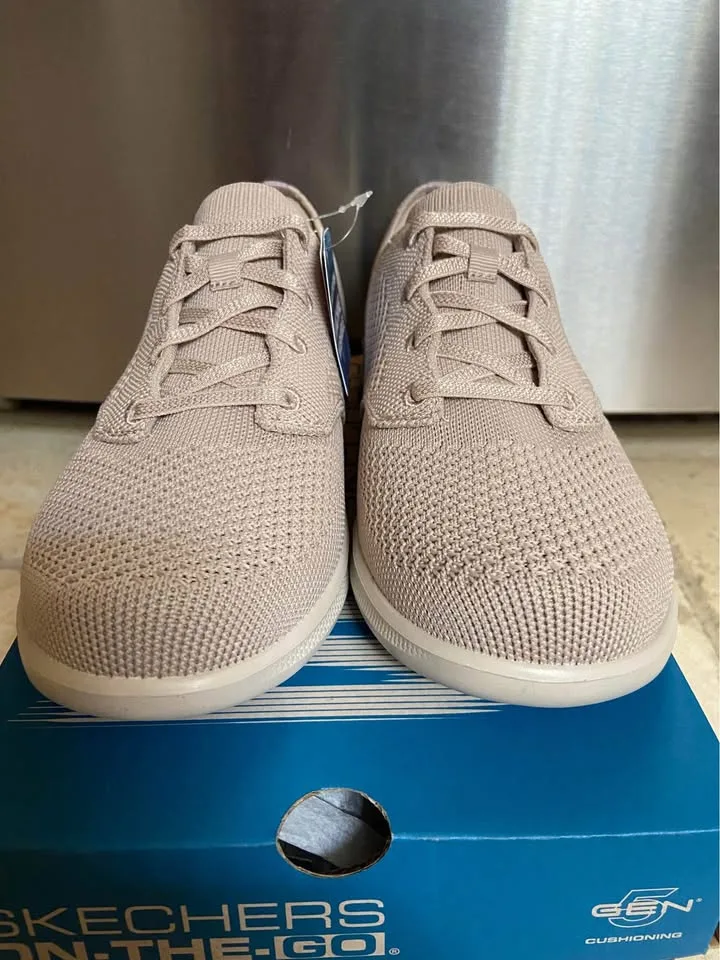 Women’s Skechers Go Step Lite Sneakers, Size 8.5 NIB image indicator(2)