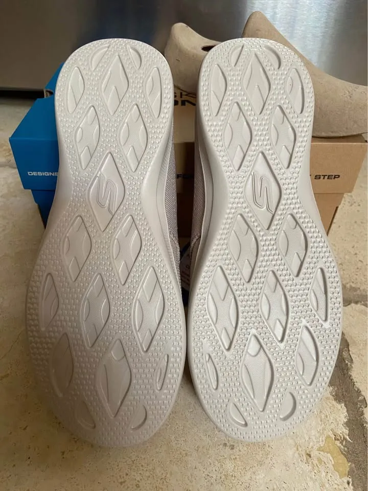 Women’s Skechers Go Step Lite Sneakers, Size 8.5 NIB image indicator(7)