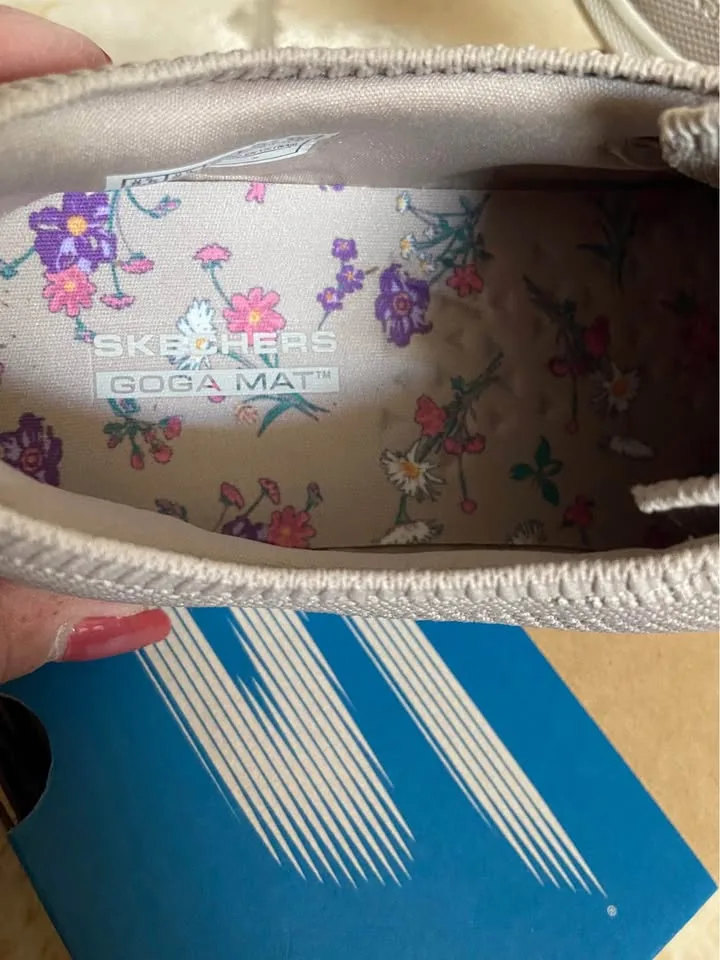 Women’s Skechers Go Step Lite Sneakers, Size 8.5 NIB image indicator(8)