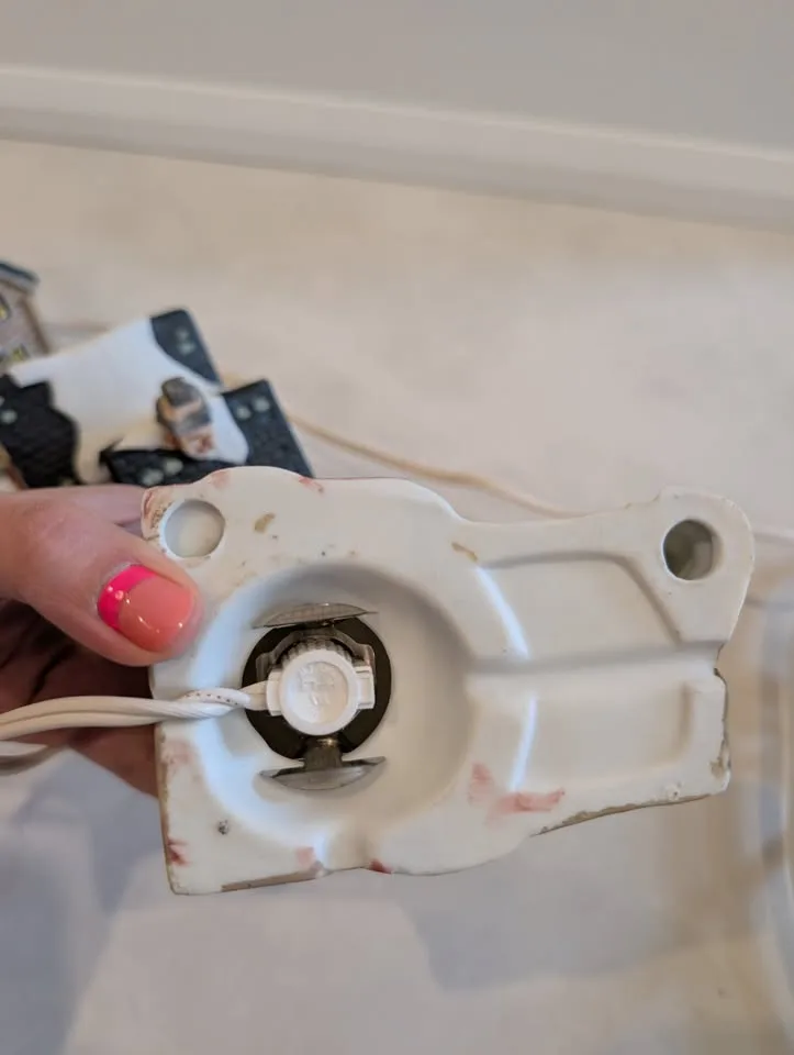 Trim Shoppe Attached Porcelain Lighted Houses image indicator(8)