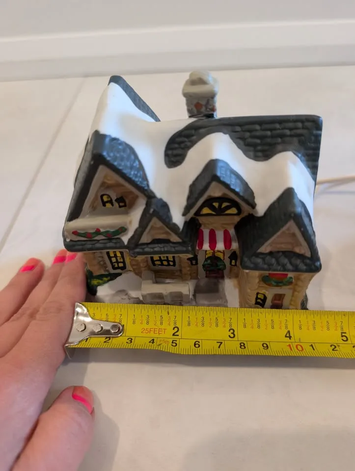 Trim Shoppe Attached Porcelain Lighted Houses image indicator(9)
