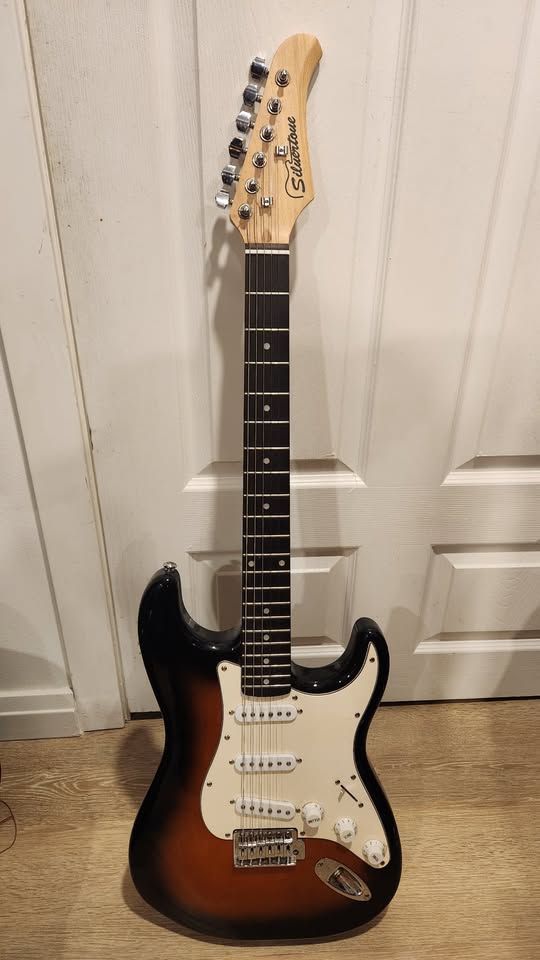 $220 Silvertone Strat Electric Guitar - Sunburst - photo 2