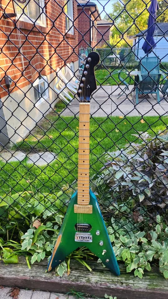 $100 Project Flying V guitar image indicator(2)