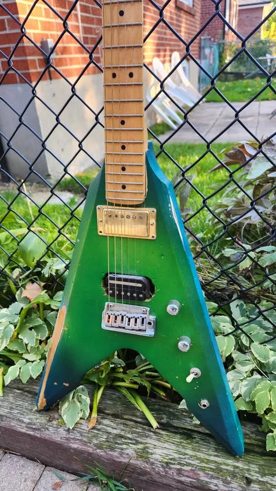 $100 Project Flying V guitar image indicator(3)