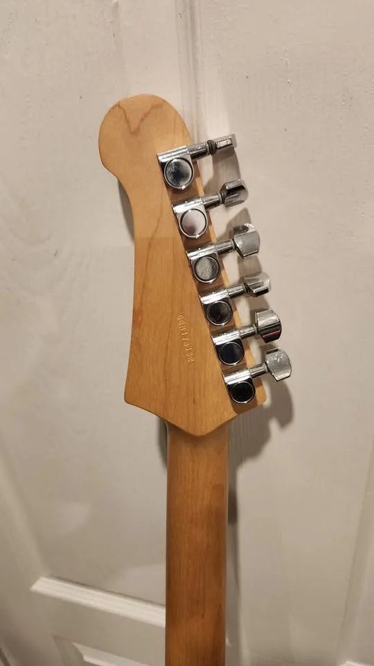 $350 Yamaha Pacifica 112V Electric Guitar image indicator(7)