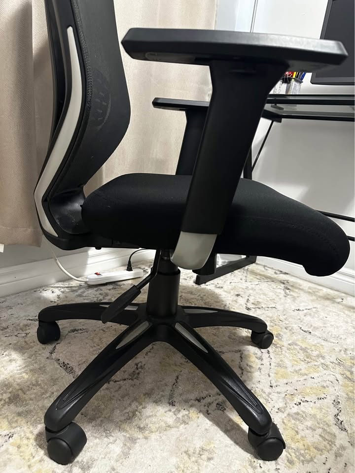 Adjustable office chair - photo 2