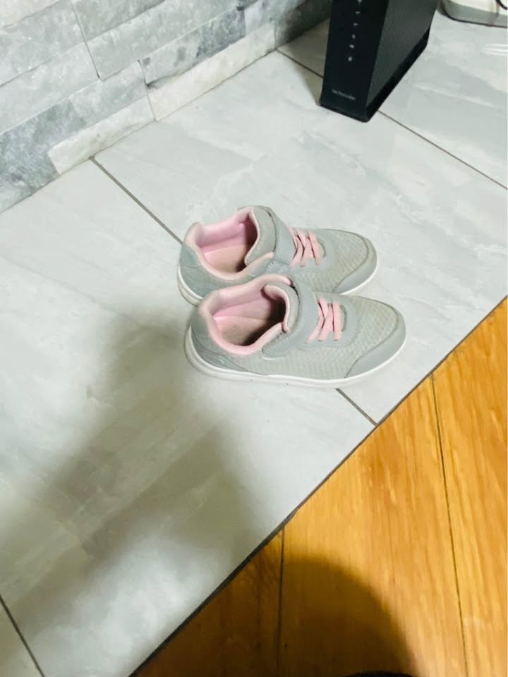 Comfortable breathable girls shoes, soft anti-slip soles - photo 2