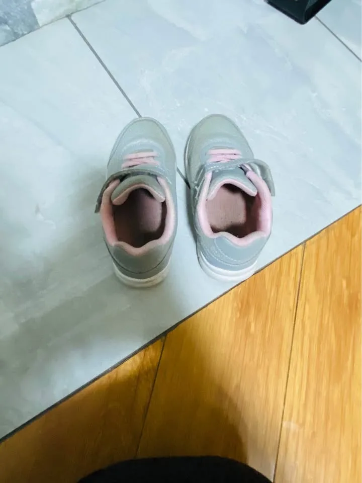 Comfortable breathable girls shoes, soft anti-slip soles image indicator(3)