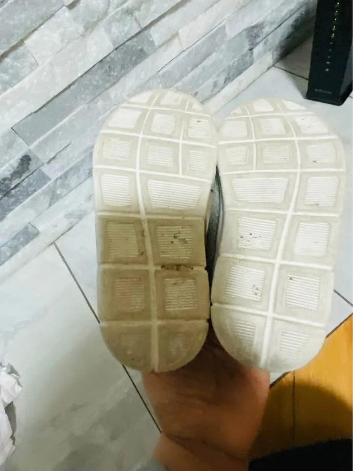 Comfortable breathable girls shoes, soft anti-slip soles image indicator(4)