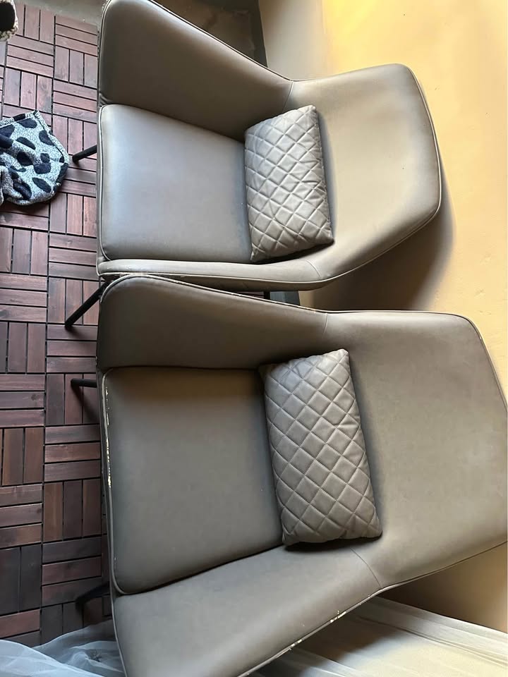 Lounge Chairs - photo 2