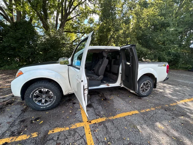 2016 Nissan Frontier 4WD King Cab Auto PRO-4X image indicator(6)