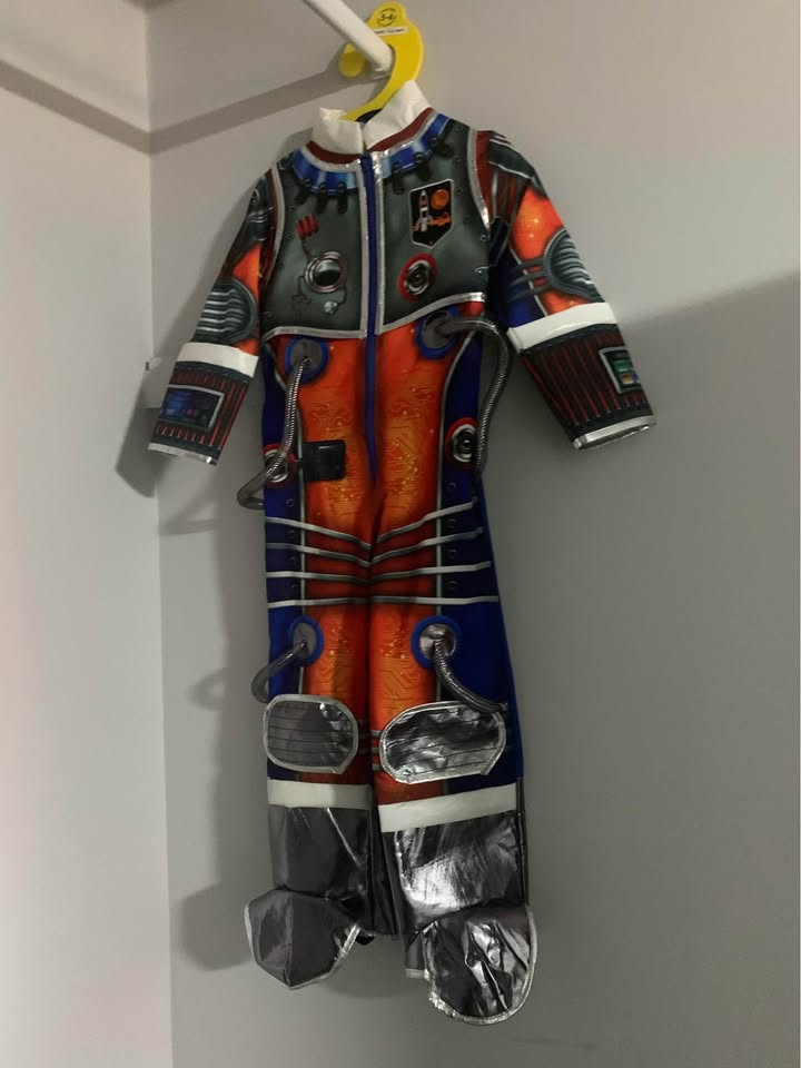 Halloween costumes- one time used - photo 3