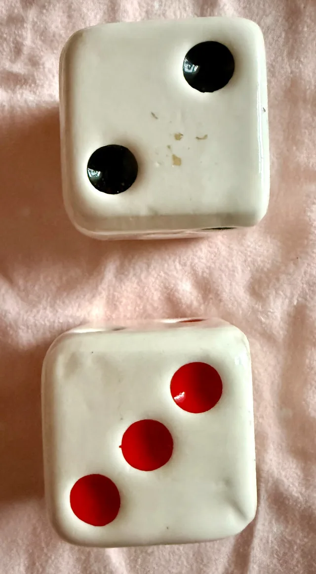 Novelty Ceramic Dice Salt and Pepper Shakers image indicator(5)