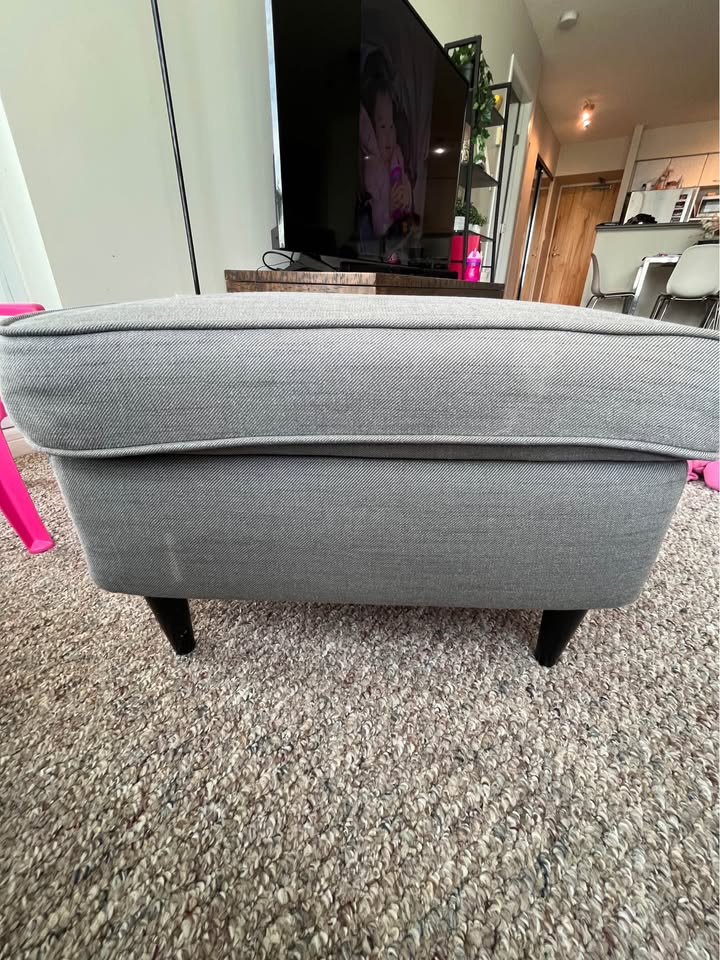 Gray Upholstered Ottoman / Footrest - photo 3