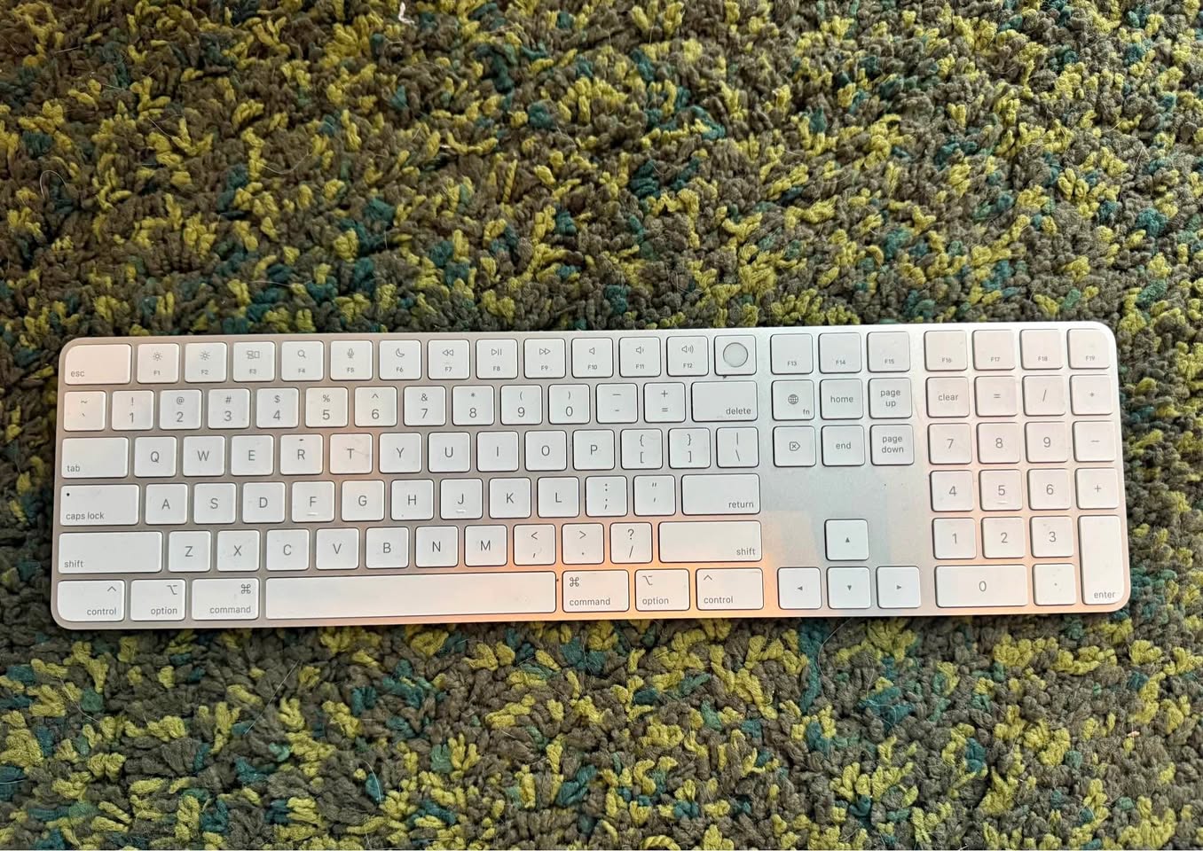Long Apple Magic Keyboard