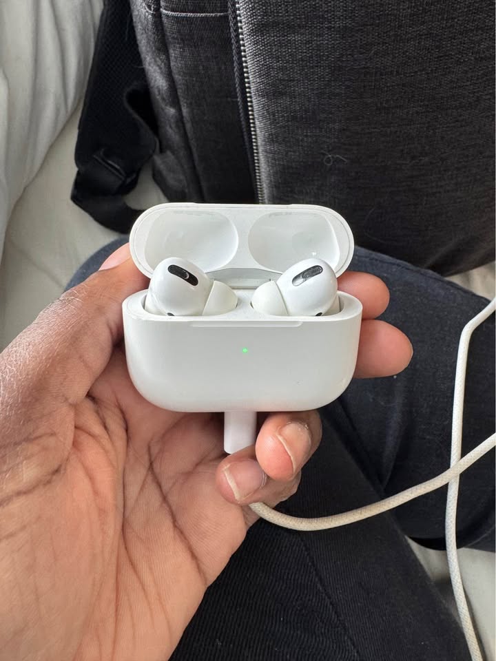 AirPods Pro 1st Gen - photo 2
