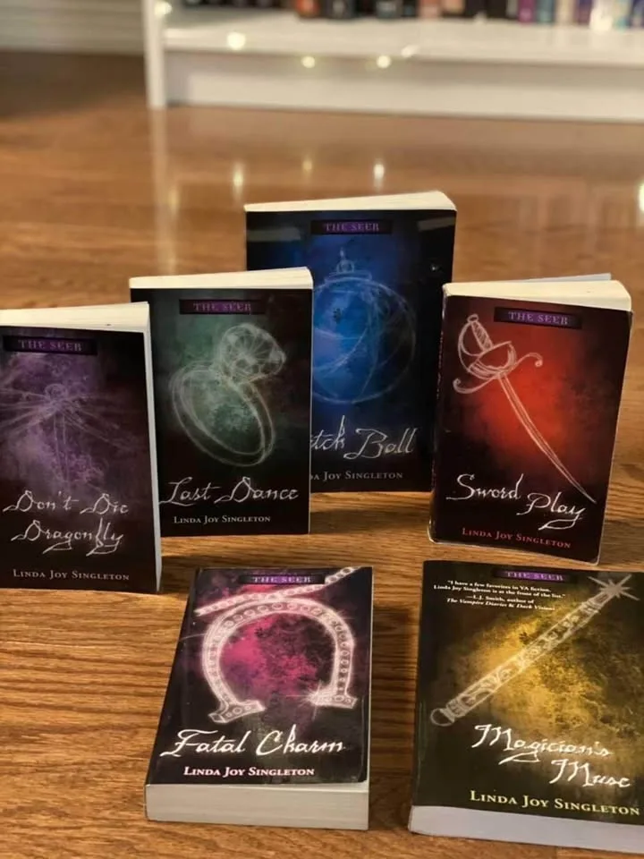 The Seer series by Linda Joy Singleton image indicator(5)