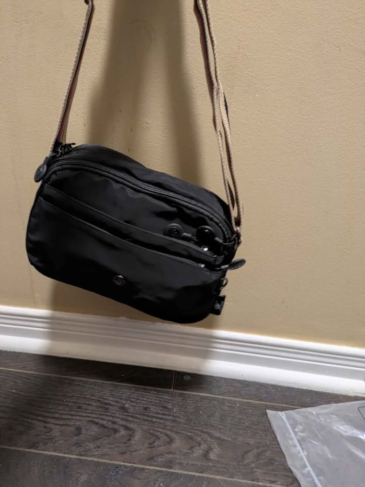 Brand new light weight nylon black cross body bag - photo 5