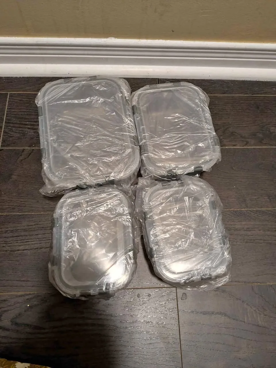 Brand new 4 PC airtight glass food storage containers thumbnail