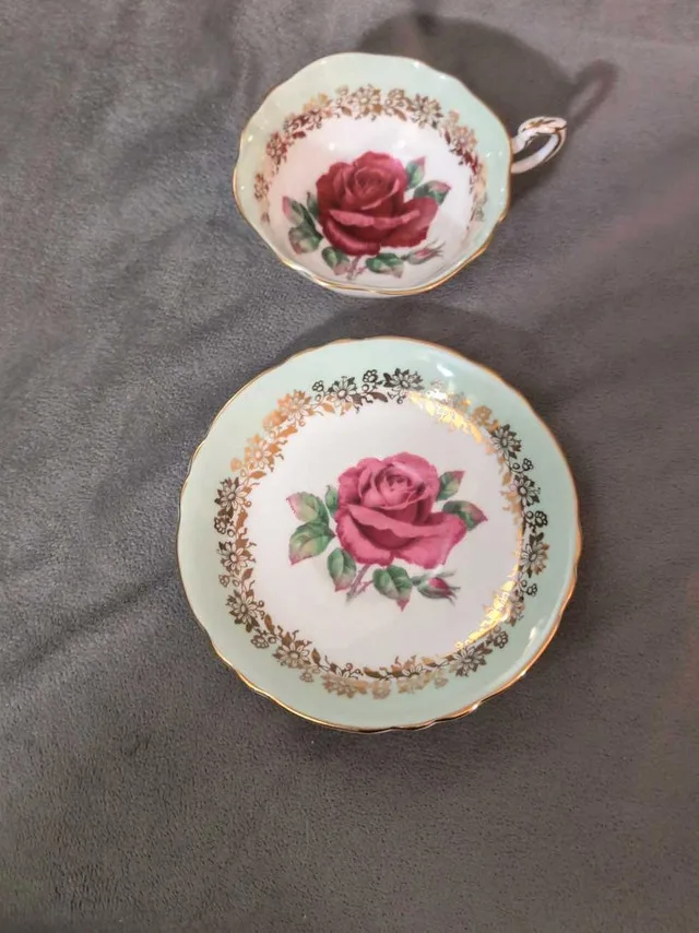 Vintage Paragon Teacup Saucer Rare Floating Cabbage Rose 1960s image indicator(2)