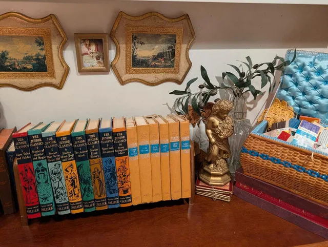 The Cottage Gallery Vintage and Antique Decor Items image indicator(7)