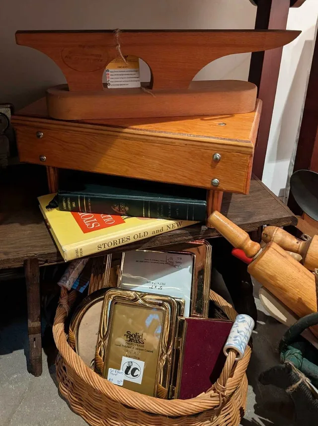 The Cottage Gallery Vintage and Antique Decor Items image indicator(8)