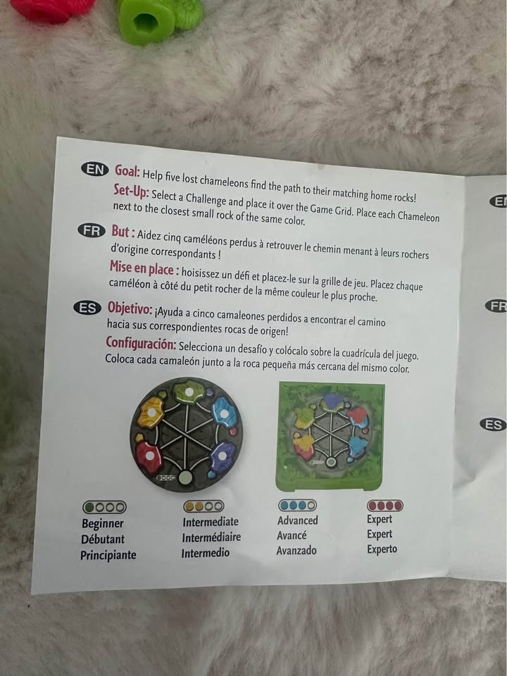 Travel board game Chameleon crossing color swapping game - photo 3