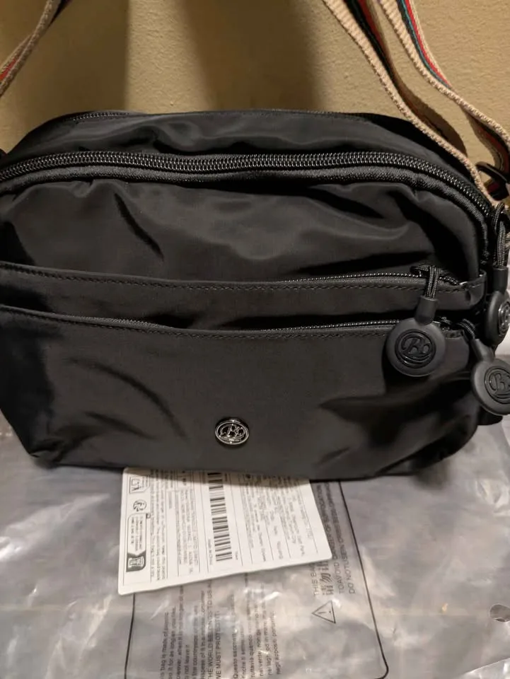 Brand new light weight nylon black cross body bag image indicator(4)