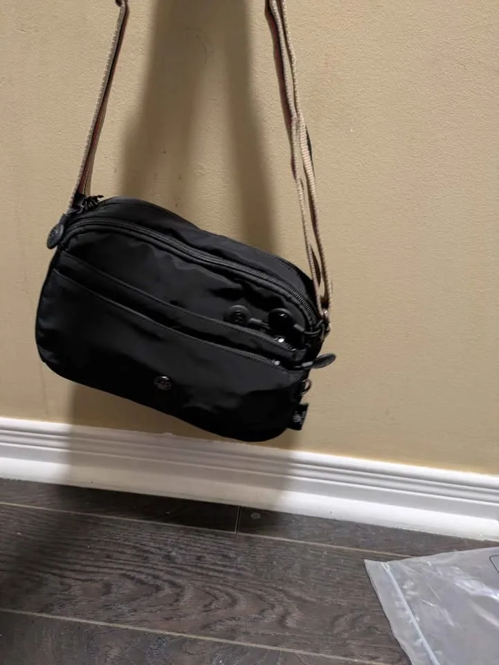 Brand new light weight nylon black cross body bag image indicator(5)