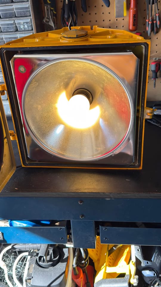 Red Traffic Light - photo 3