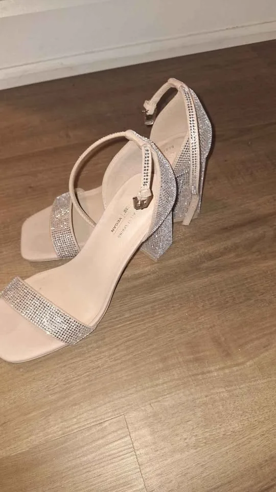 Heels - Size 6 image indicator(2)