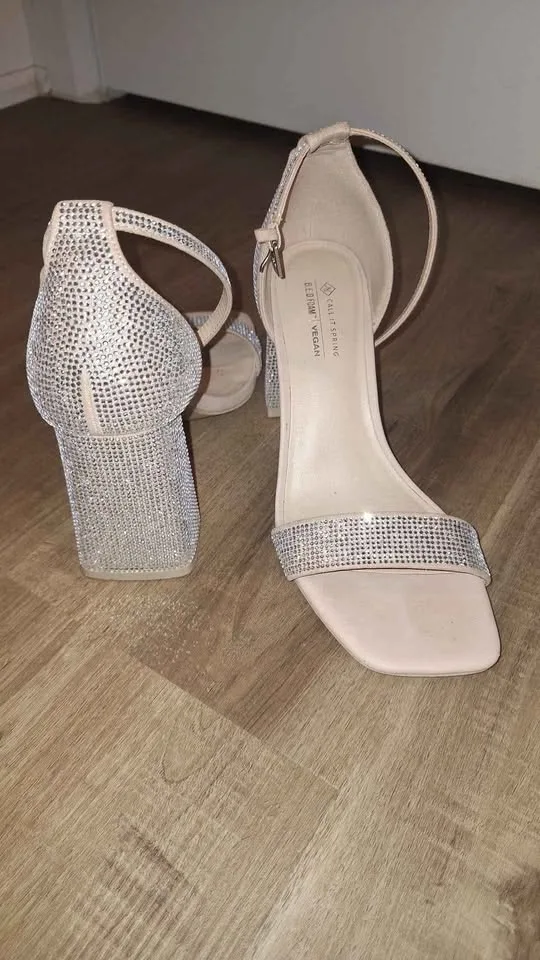 Heels - Size 6 image indicator(3)