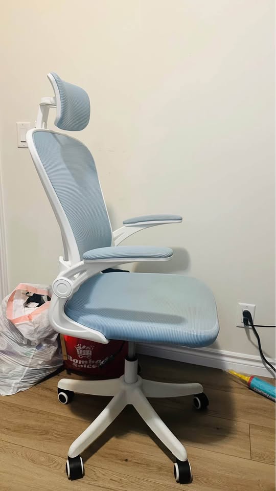 MOVING SALE:- OFFICE CHAIR - photo 2
