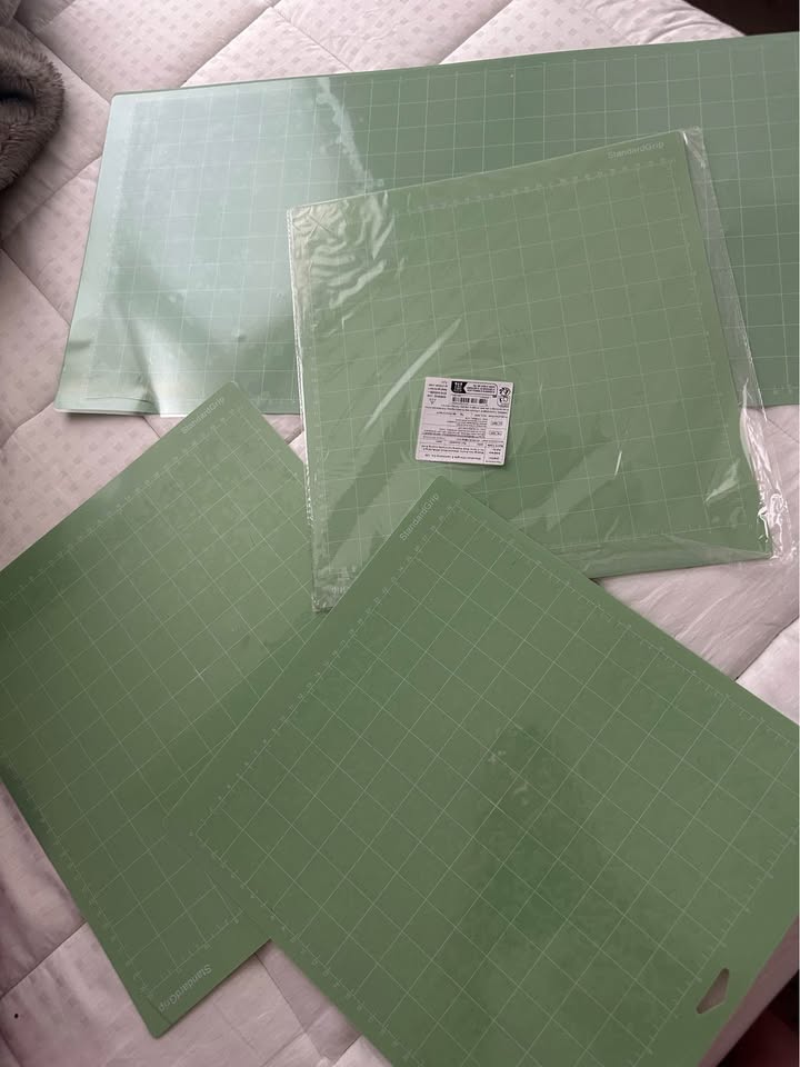 Cricut Explore Air 2 with free cutting mats n tools- moving out - photo 3