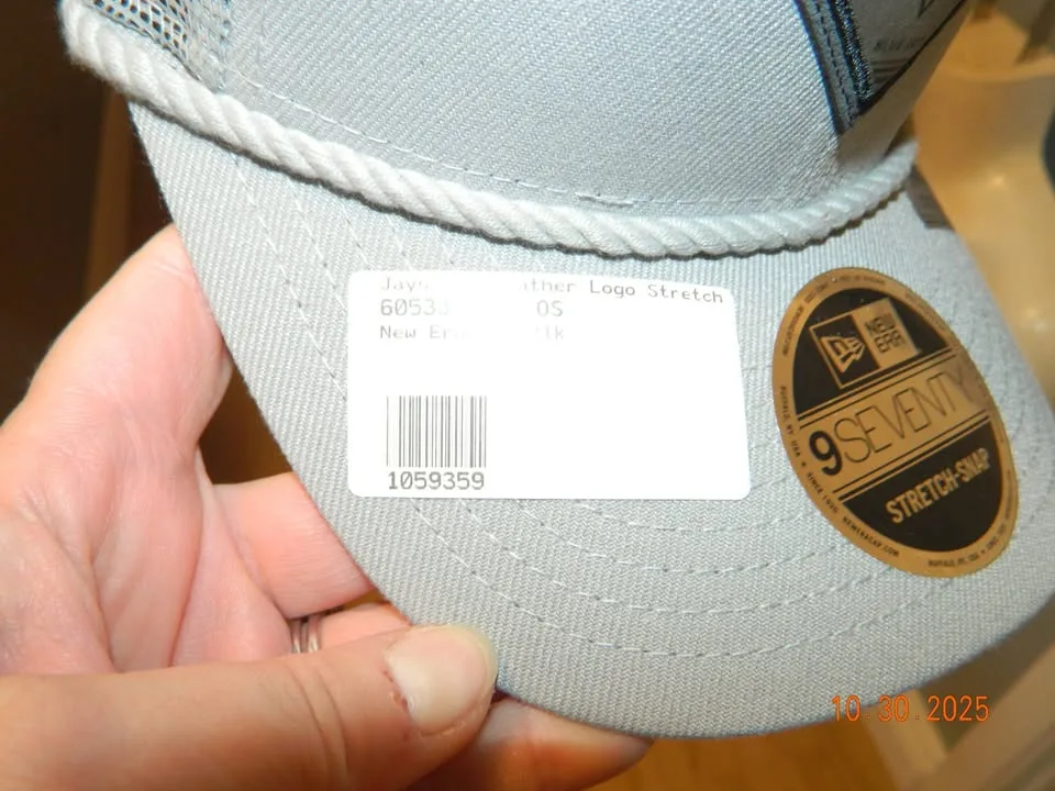 NWT NEW ERA TORONTO BLUE JAYS LEATHER PATCH snap back HAT.. image indicator(2)