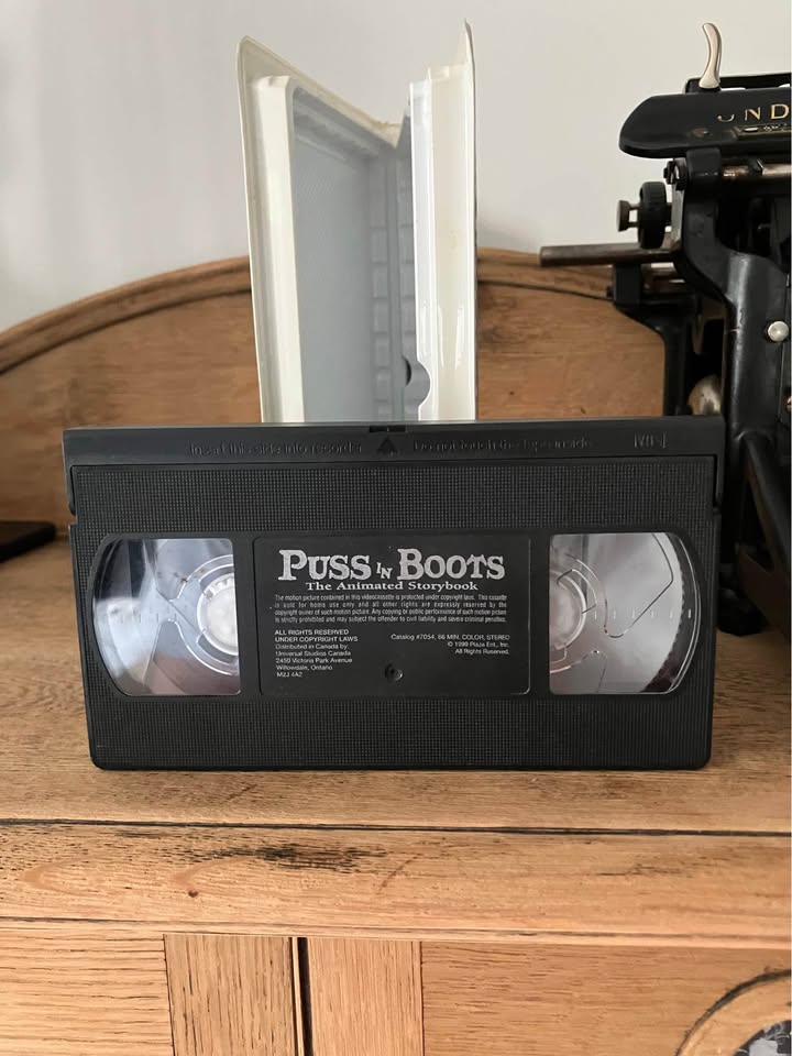 Puss in Boots (VHS, 1999) - photo 3