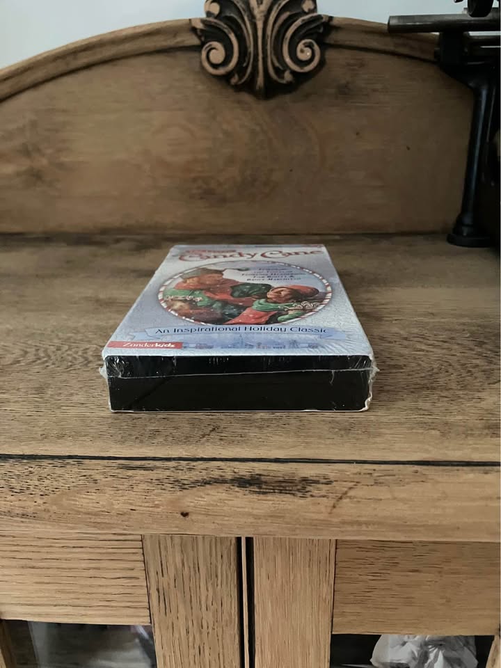 The Legend of the Candy Cane Book VHS - photo 2