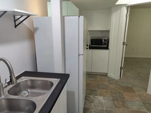 2 bedroom basement suite for rent image indicator(4)