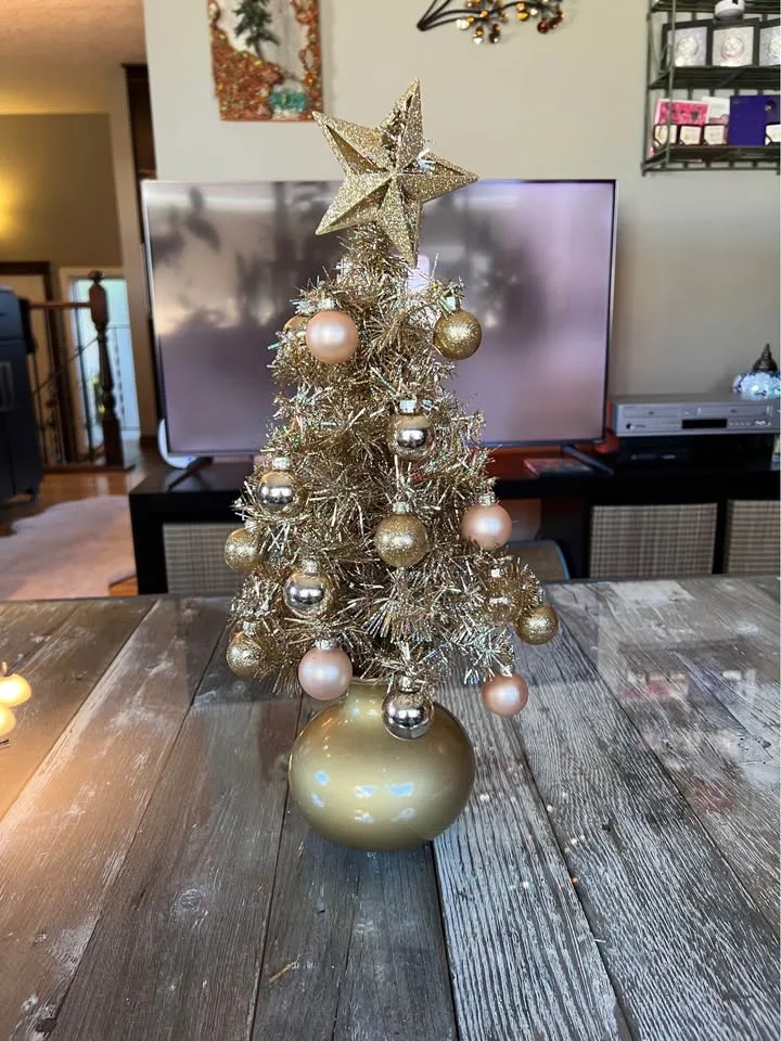 Quaint Little Office Christmas Tree set up in 5min image indicator(7)