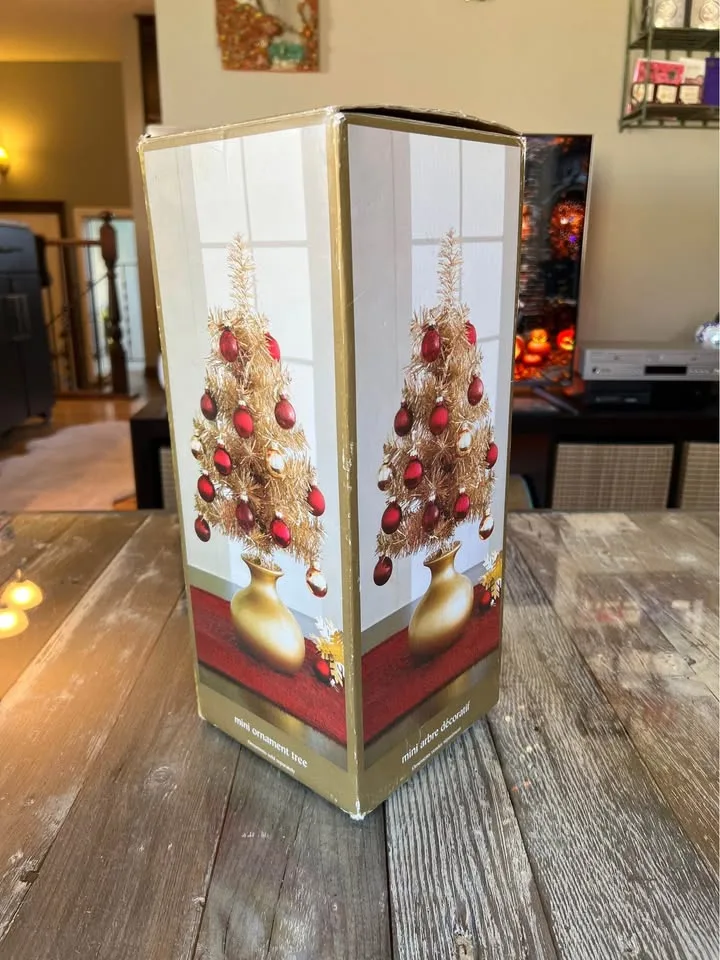 Quaint Little Office Christmas Tree set up in 5min image indicator(10)