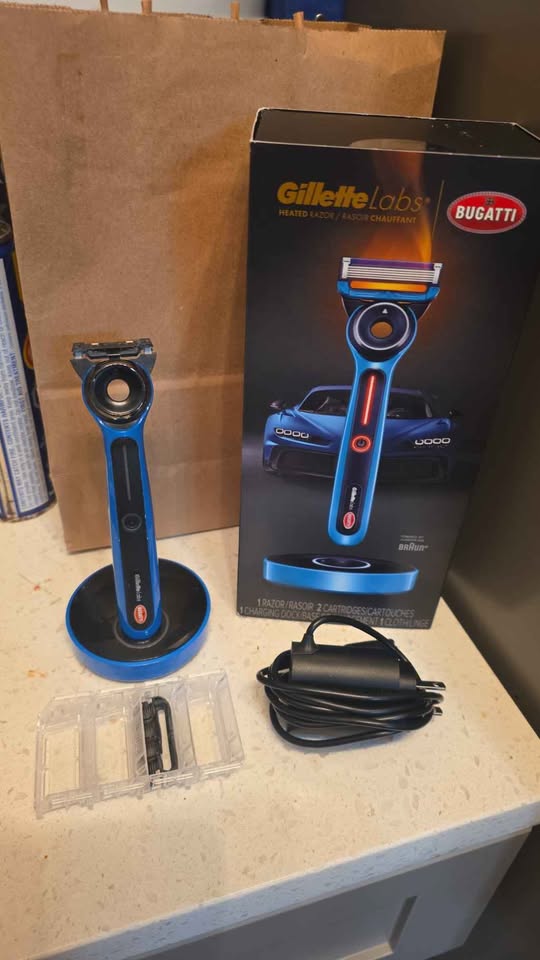 Gillette limited edition Bugatti heated razor kit - photo 2