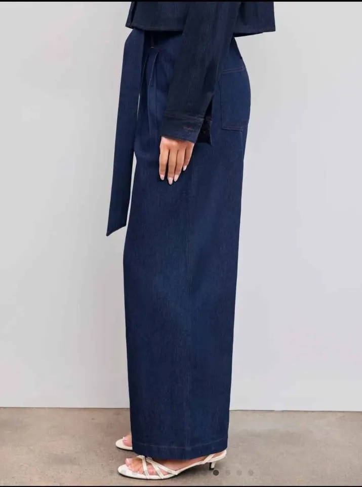 Stretch Denim Mid Rise Solid Pocket Jeans with Belt image indicator(3)