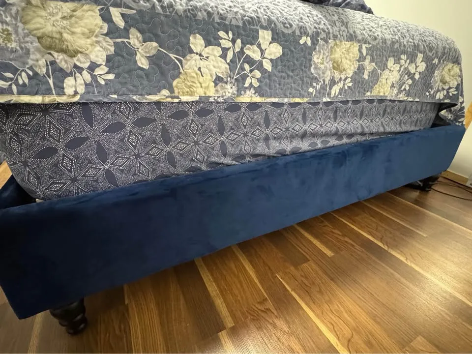 Bed frame with mattress image indicator(3)