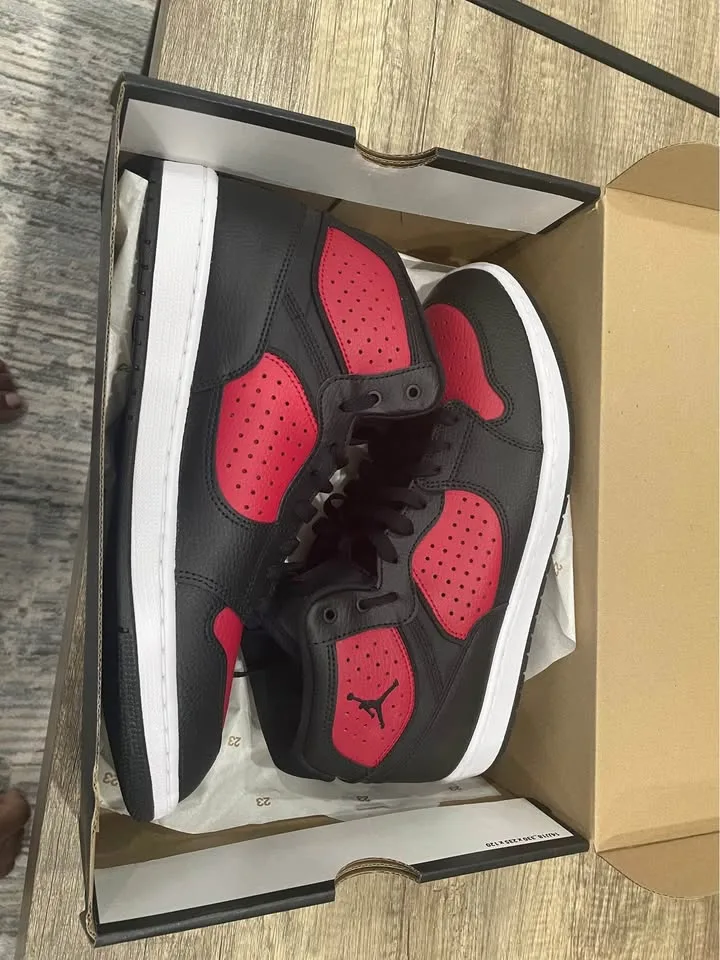 Jordan Access Black Gym Red White Size 10.5 image indicator(7)